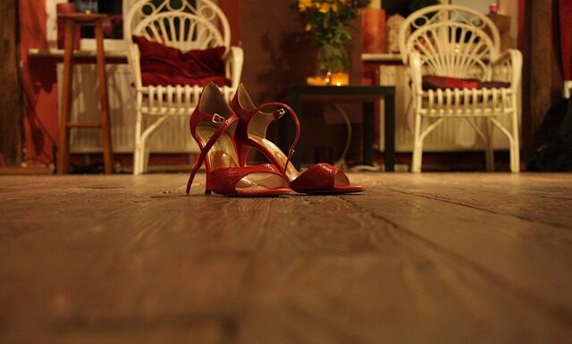 W czym najlepiej wymoczyć pięty?