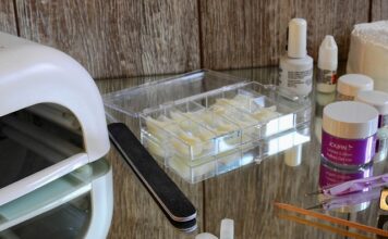 Jak zdjąć tipsy plastikowe bez acetonu?