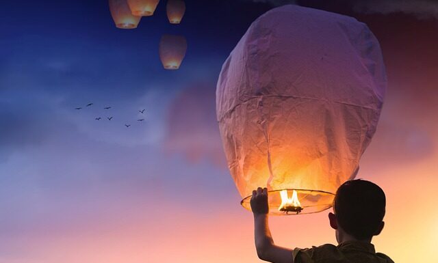 Jak się ściąga hybrydę z paznokci? Jak się ściąga hybrydę z paznokci?