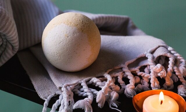 Czym nawilżać skórki? Czym nawilżać skórki?