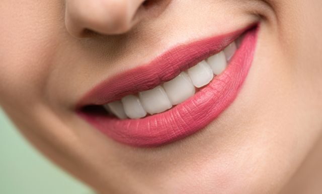 Estetyczna odbudowa zębów kompozytem – dla kogo bonding będzie dobrym wyborem? zęby